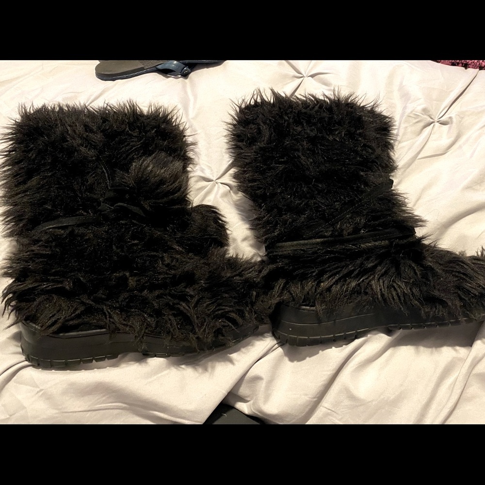 Colin Stuart Victoria Secret black fuzzy boots